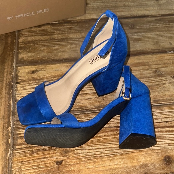 Blue Heels with Chunky Block Heel - Picture 1 of 2